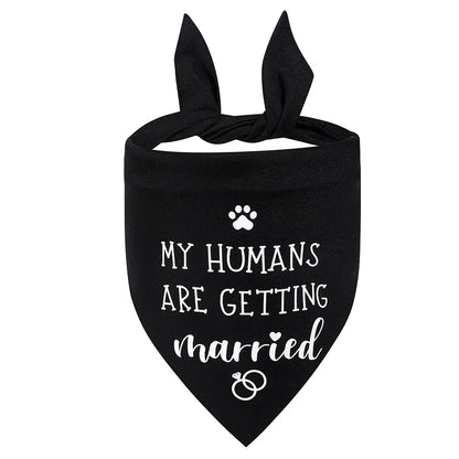 Bandana pour chien de couleur noir avec are getting married de boutiquechien
