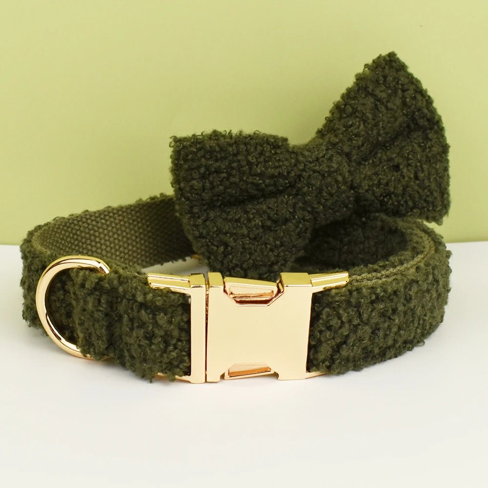 Beau collier chien papillon vert. fonce