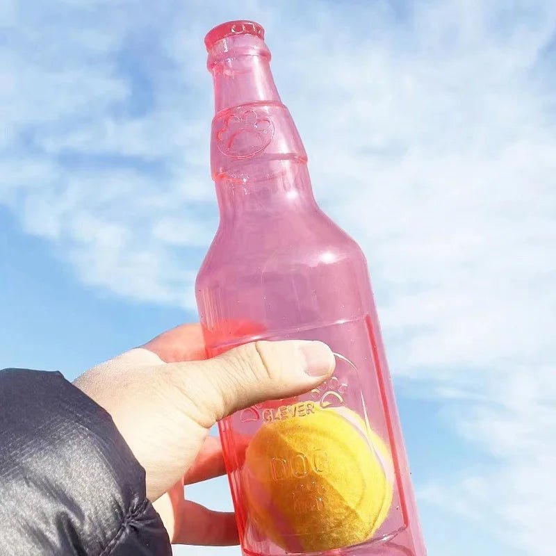 Bouteille chien rouge avec Balle jaune. Image produit Boutiquechien 
