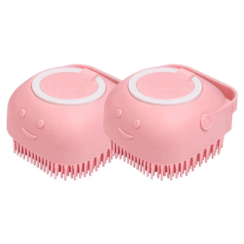 Brosse de couleur rose qui fait de la mousse pour brosser son chien. Image produit Boutiquechien