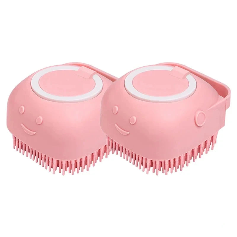 Brosse de couleur rose qui fait de la mousse pour brosser son chien. Image produit Boutiquechien