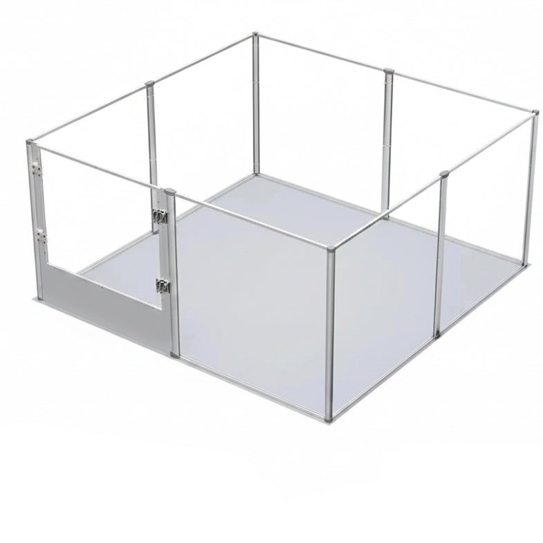 Cage transparente pour chien dans un fond blanc