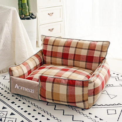 Canapé/ Panier de couleur rouge avec fond blanc. Image produit Buoutiquechien