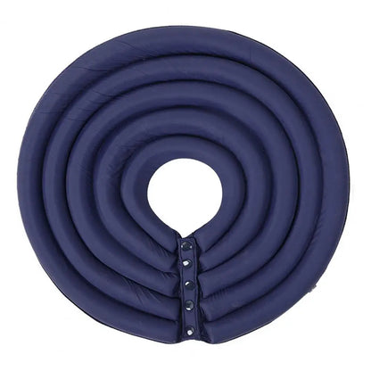 Collerette pour chien de couleur bleu foncé en forme de rond. Image produit Boutiquechien