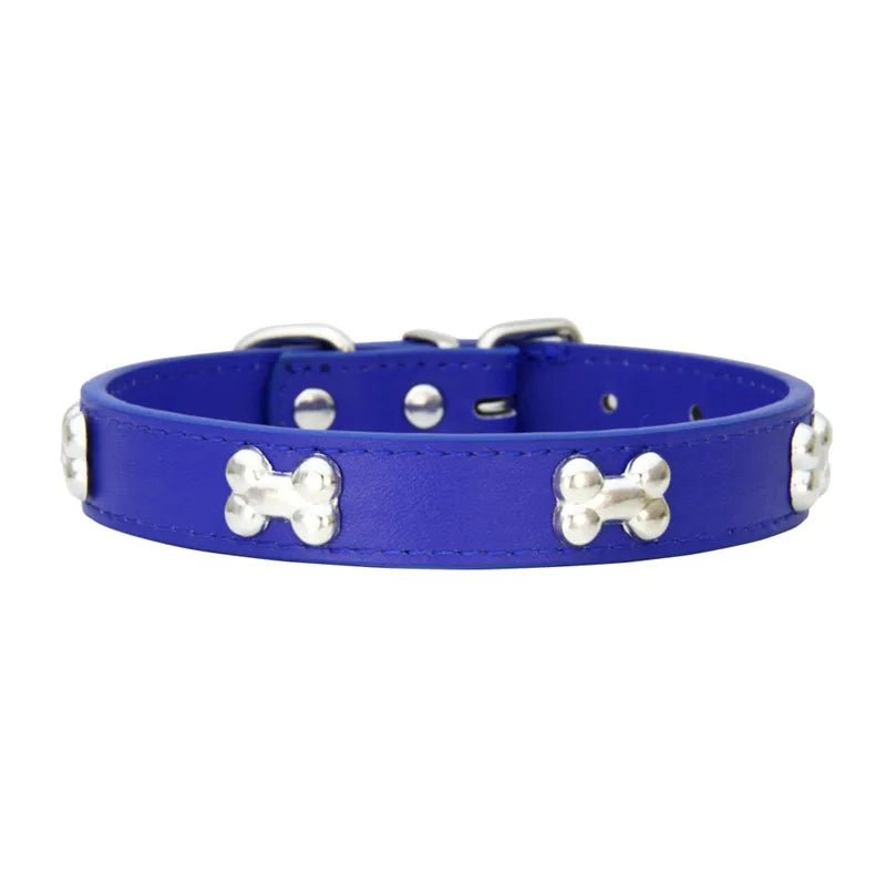 Collier style cuir de couleur bleu pour chiot. Le collier possède des médaillons en forme d'os. Image produit Boutiquechien