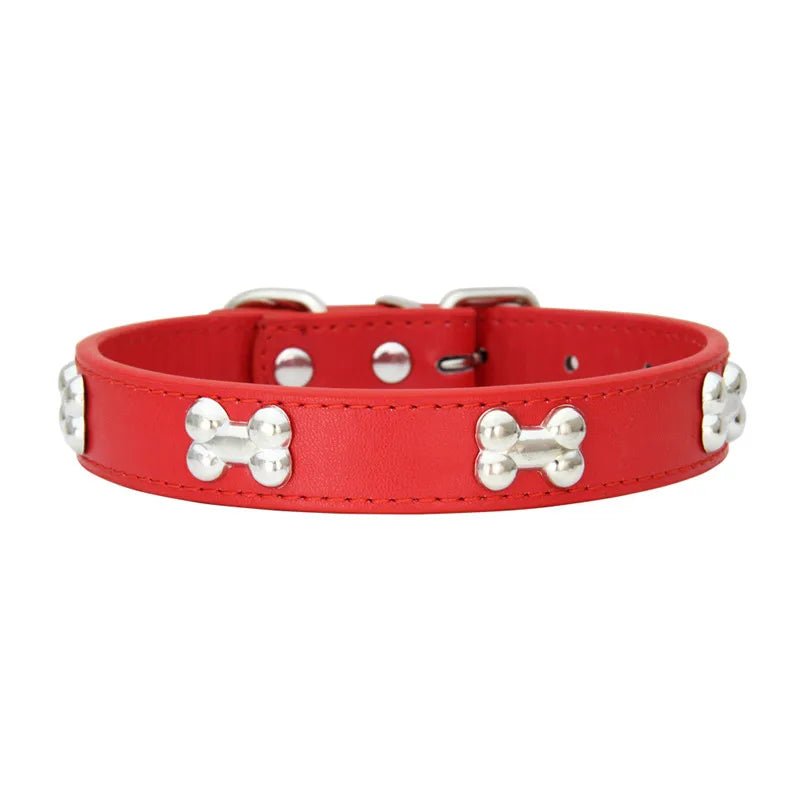 Collier style cuir de couleur rouge pour chiot. Le collier possède des médaillons en forme d'os. Image produit Boutiquechien