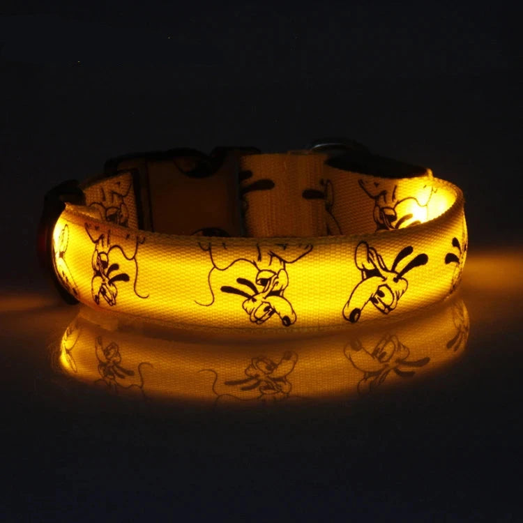 collier chien lumineux jaune. Le collier est parfait pour voir de nuit son chien. Image produit Boutiquechien