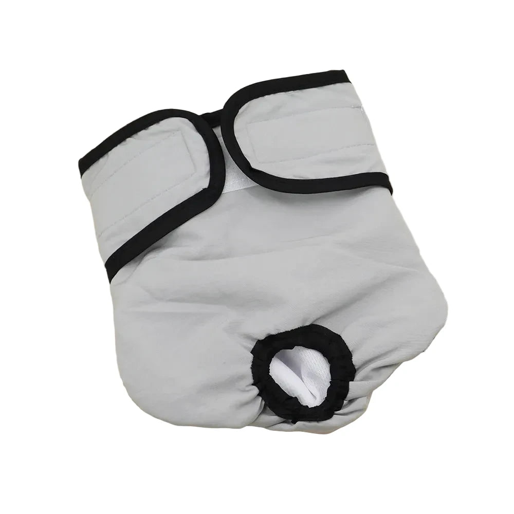 Couche pour chien réutilisable de couleur gris posé sur des journaux papierL Image produit Boutiquechien