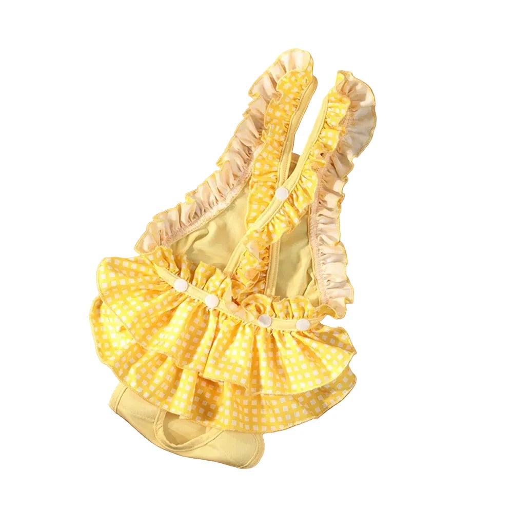 Culotte tutu pour les chiens de couleurs jaunes posé sur un sol en bois. Image produit Boutiquechien
