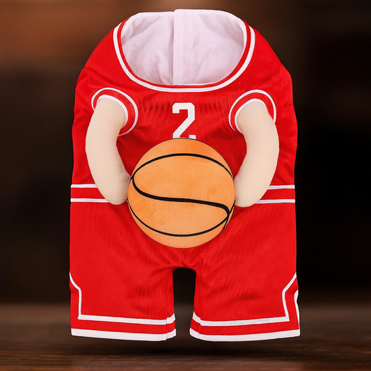 Costume de basketteur de couleur rouge avec le numéro deux en blanc. Le déguisement montre des mains tenant un ballon de basket de couleur orange. Image produit Boutiquechien