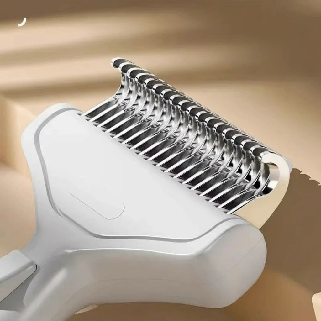 Brosse chien poil long professionnel de couleur blanc avec des dents couleur gris dans un fond beige  Image