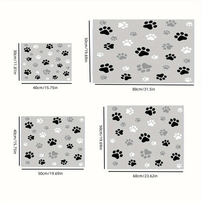 dimension total du tapis gamelle absorbant de couleur gris avec des pattes dessus. Image produit Boutiquechien