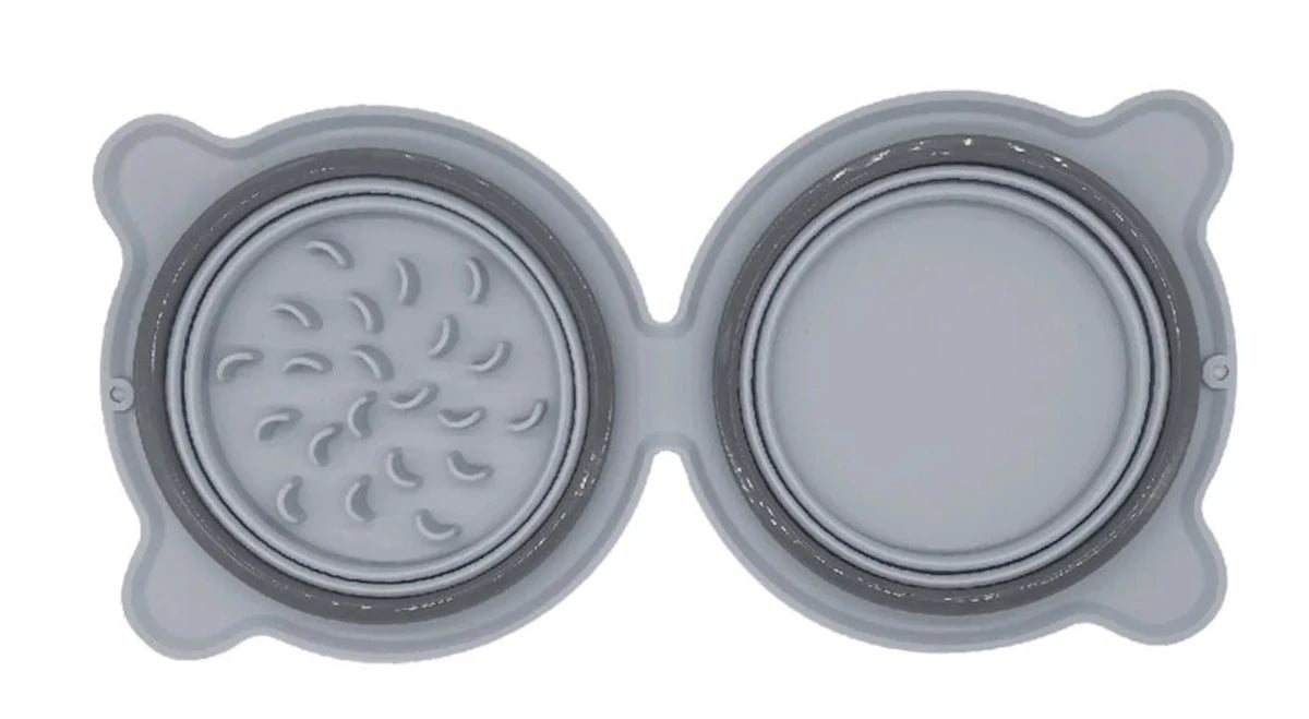 Gamelle pour chien pliante de couleur gris avec deux parties dépliante. Image produit Boutiquechien