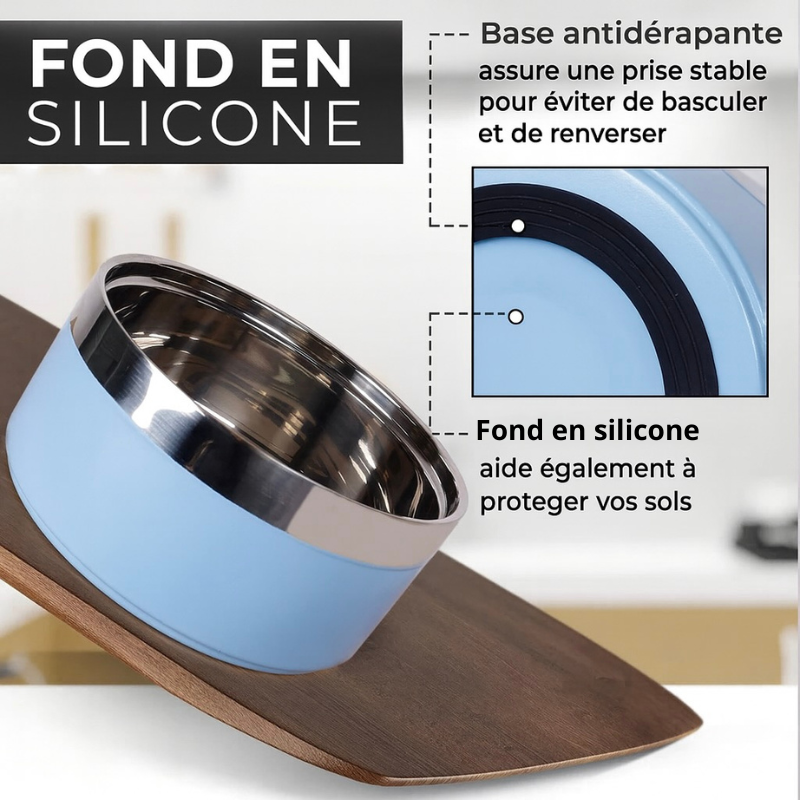 fond en silicone de couleur bleu avec un fond noir anti-dérapant. La gamelle est posé sur une planche pour montrer ses capacité anti-dérapante. Image produit Boutiquechien