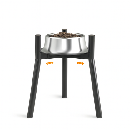 Support de gamelle sureleve de couleur noir avec une gamelle en inox avec des croquettes dedans. image produit Boutiquechien