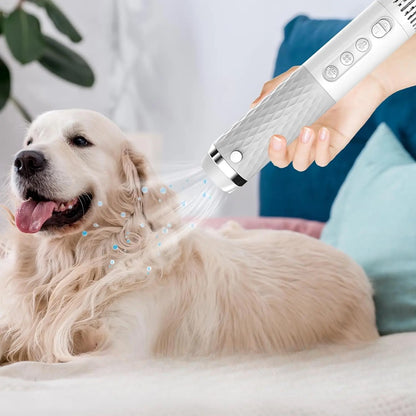 pulser blanc pour chien parfait pour nettoyer un chien. Golden retriever blanc couché sur un tapis blanc se faisant aspirer les poils pour nettoyer son pelage. Image produit Boutiquechien