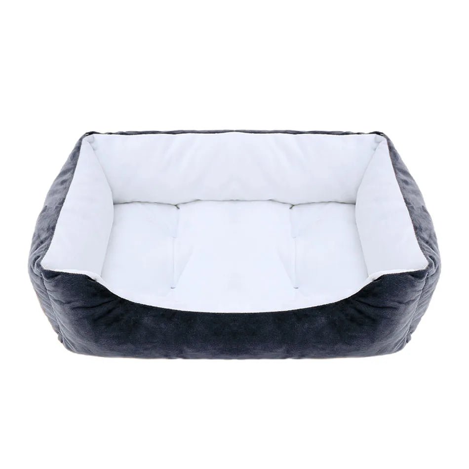 Grand panier pour chien XXL noir et bleu rembourré pour un moelleux de qualité supérieur. Panier style velour classe pour grand chien. image produit boutiquechien