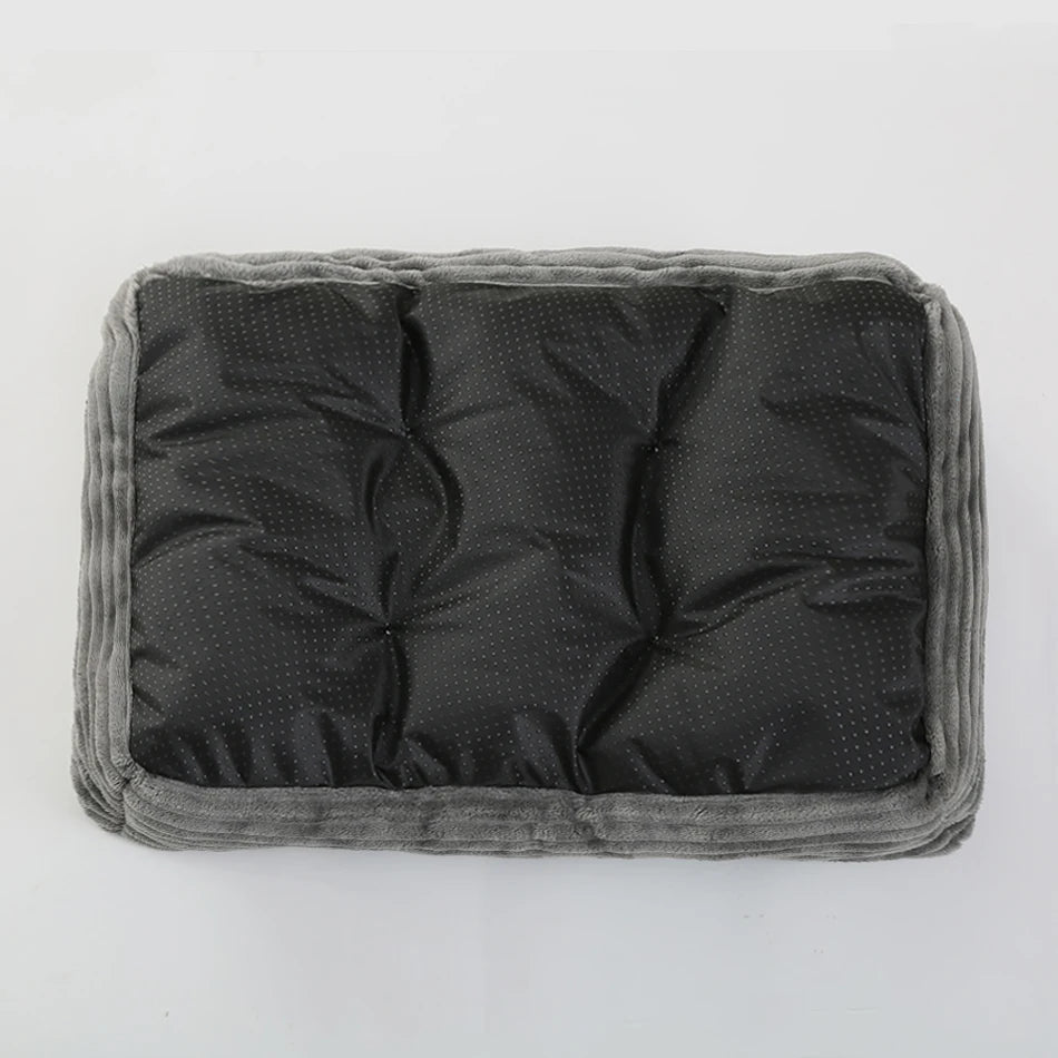 le panier pour grand chien xxl rose est faite d'une base anti-dérapant pour une meilleur position de sommeil pour votre chien. image produit boutiquechien