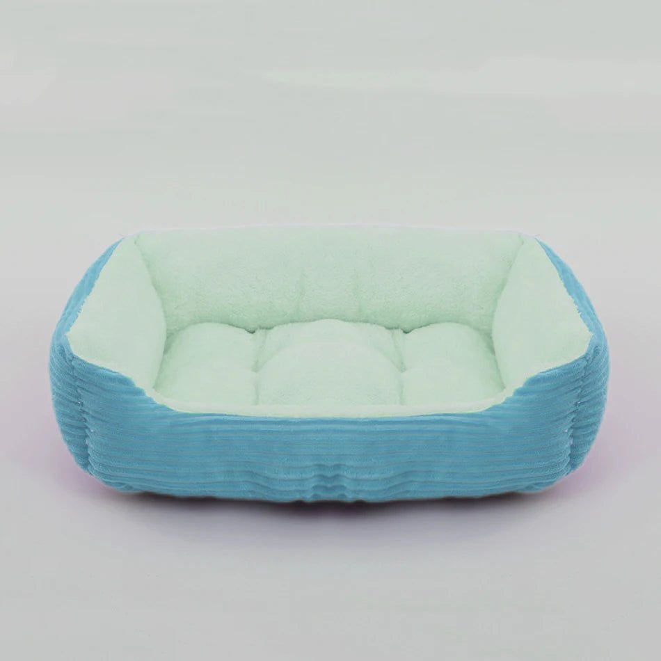 Grand panier pour chien XXL vert et bleu rembourré pour un moelleux de qualité supérieur. Panier style velour classe pour grand chien. image produit boutiquechien