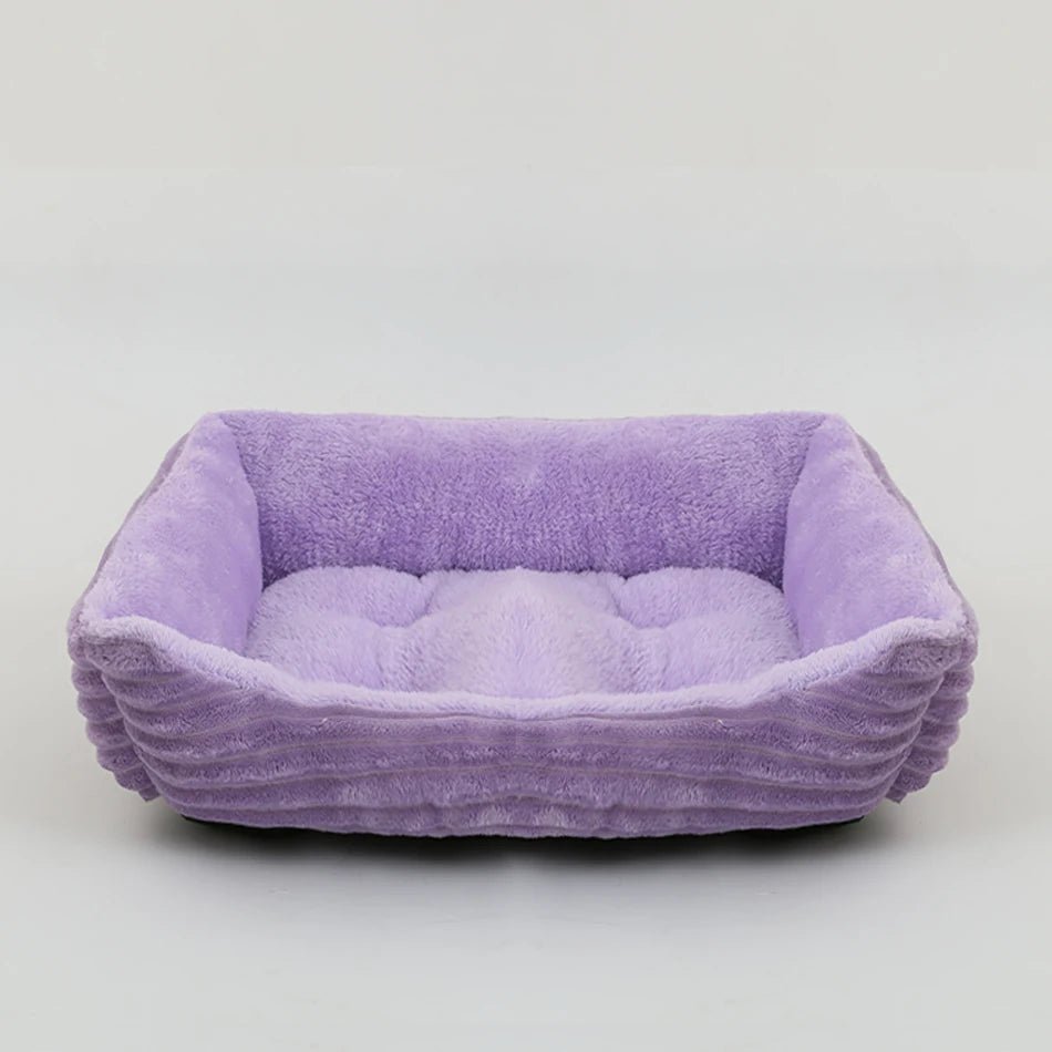 Grand panier pour chien XXL violet rembourré pour un moelleux de qualité supérieur. Panier style velour classe pour grand chien. image produit boutiquechien