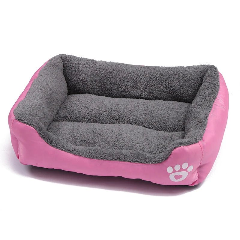panier bleu pour chien de grande taille avec rembourrage gris en moumoute pour grand chien. Image produit de boutiquechien