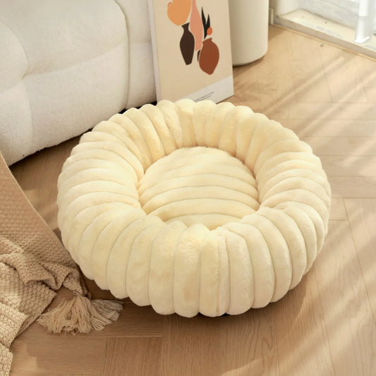 grand panier pour chien fluffy de boutiquechien de dimension L ou XL. parfait pour les chiens de tailles de moyenne. Le panier pour chien xl est de couleurs beige pour chien
