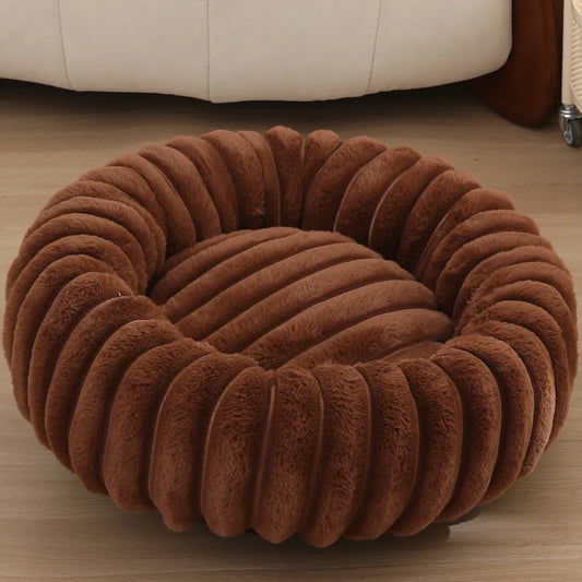 grand panier pour chien fluffy de boutiquechien de dimension L ou XL. parfait pour les chiens de tailles de moyenne. Panier de couleur brun style velours pour chien 