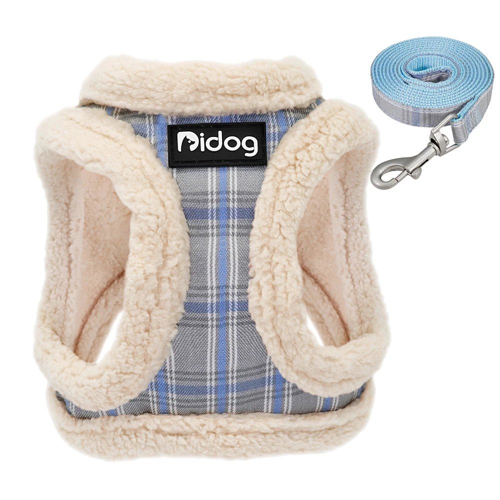 Harnais pour chihuahua de couleur bleu à carreau avec du rembourrage de couleur blanc  et sa laisse assortie. Image produit Boutiquechien