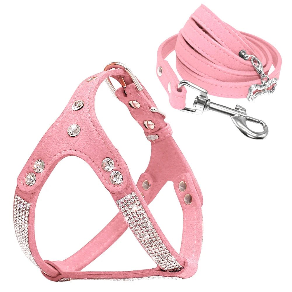 Harnais chien durable et résistant avec des paillettes sur le chien. Le harnais possède des paillettes et il est de couleur rose. Image produit Boutiquechien