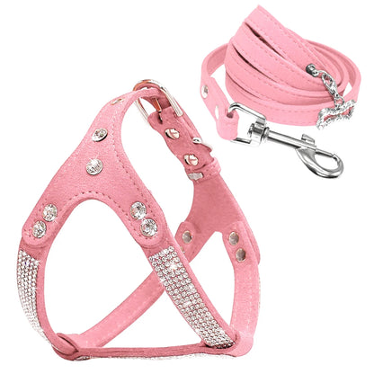 Harnais chien durable et résistant avec des paillettes sur le chien. Le harnais possède des paillettes et il est de couleur rose. Image produit Boutiquechien