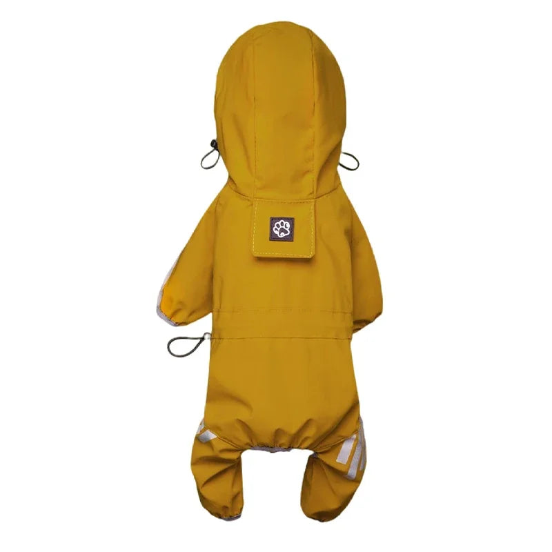 Imper pour chien de couleur moutarde avec pression d'attache et élastique de réglage.  L'imper est pour les petits chiens .Image produit Boutiquechien