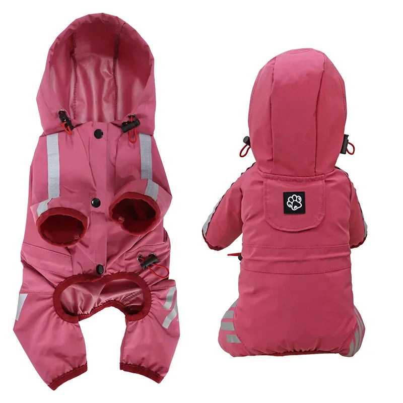 Imper pour chien de couleur rouge avec pression d'attache et élastique de réglage.  L'imper est pour les petits chiens .Image produit Boutiquechien