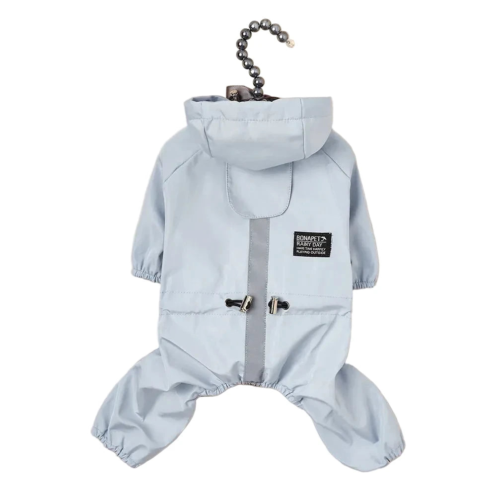 Imper pour chien de couleur pour petit chine sur un ceintre. Image produit Boutiquechien
