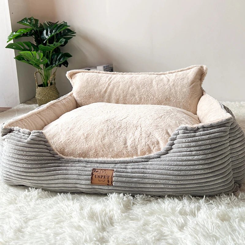 Joli panier pour chien gris dans un salon