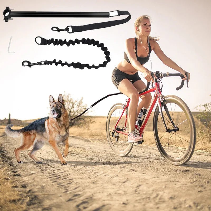 laisse vélo pour chien avec une femme sur un vélo rouge. La femme promène son berger allemand avec cette laisse. Image produit Boutiquechien