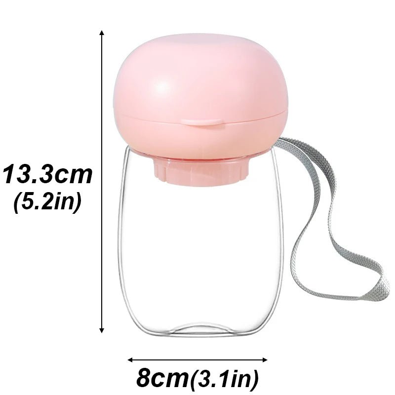 Mini gourde pour chien de couleur rose avec une capacité total de 300Ml. L'image montre les dimensions total de ce produit. De plus cette mini gourde possède une lanière pour tenir plus facilement la petite gourde. Image produit Boutiquechien