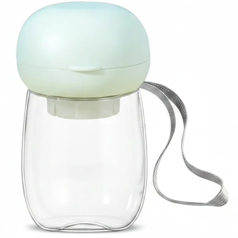 Mini gourde pour chien de couleur verte avec une capacité total de 300Ml. L'image montre les dimensions total de ce produit. De plus cette mini gourde possède une lanière pour tenir plus facilement la petite gourde. Image produit Boutiquechien