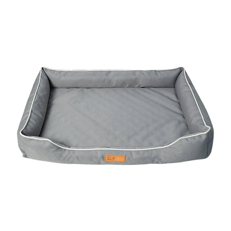 tapis gris pour Gand chien avec rembourrage. Le tapis sert pour les grands chien rembourré. Il y a un logo chinois sur le panier pour chien résistant. Image produit boutiquechien