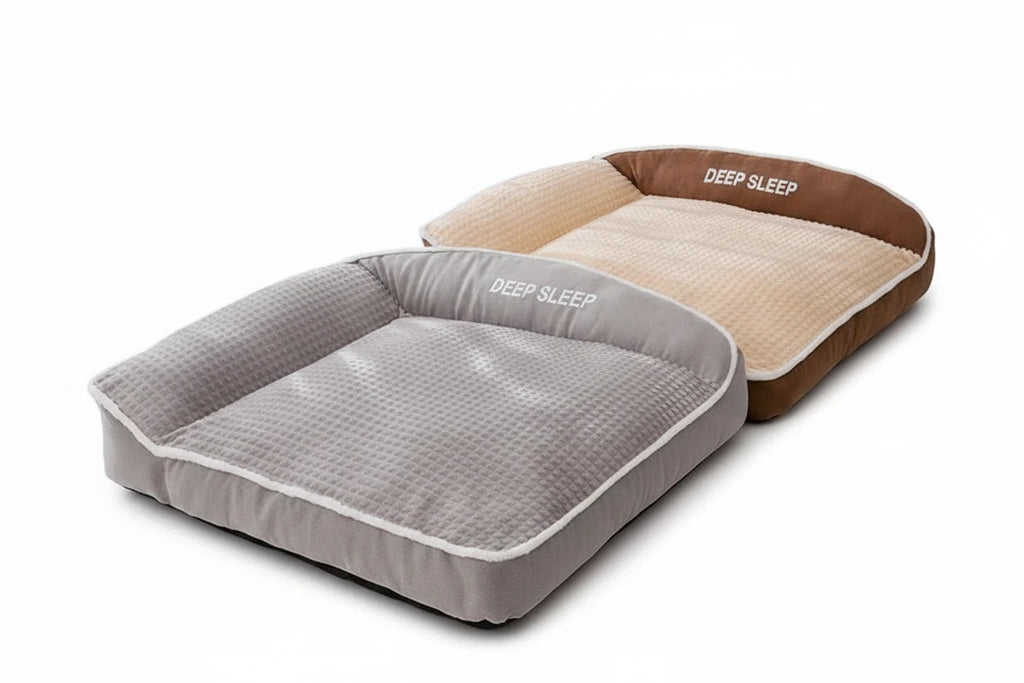 panier doux et confortable pour gros chien. Sur le panier il y a écrit "deep sleep" sur le gros panier pour chien. 