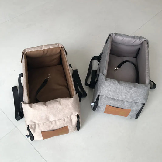 panier de transport pour chien de couleur gris et rose avec des attaches pour chien dans le sac. Image produit Boutiquechien
