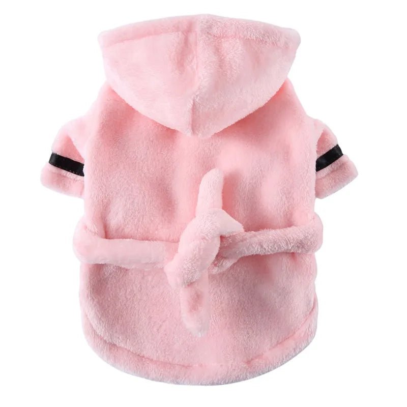 Peignoir pour chien de couleur rose et noir dans un fond blanc. Image produit Boutiquechien