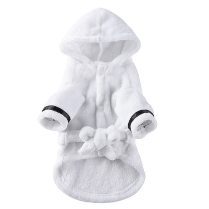 Peignoir demain pour chien vue de face de couleur blanc et noir. Image produit boutiquechien