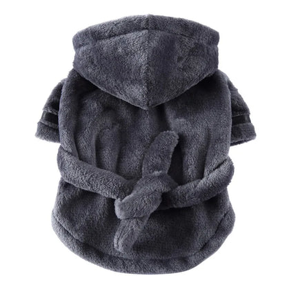 Peignoir pour chien de couleur noir et noir dans un fond blanc. Image produit Boutiquechien