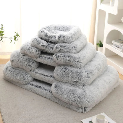 une grande pile de panier pour chien pour montrer la dimension des paniers en les comparants. Image produit boutiquechien