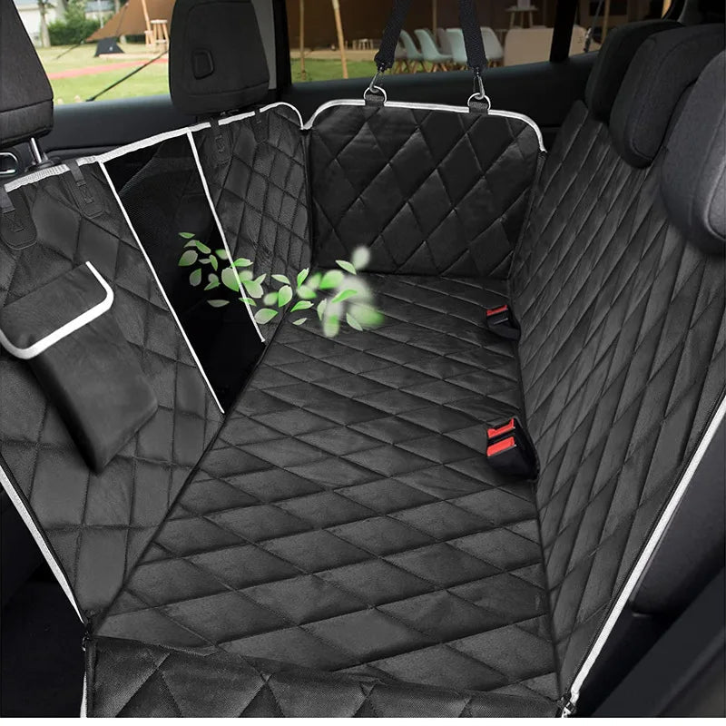Protection banquette voiture chien sur une banquette arrière 