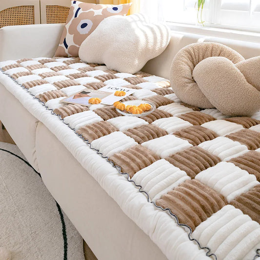 canapé avec protection de couleur beige et blanc. La protection est sur un canapé de couleur blanc avec des oreiller de couleur claire. Image produit Boutiquechien