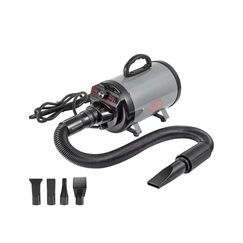 Pulseur chien gris 2000W avec tuyau flexible et 5 embouts, idéal pour un séchage rapide et efficace du pelage canin après le bain.