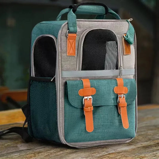 Sac à dos pour chien de transport de couleurs gris et turquoise posé sur une table due couleur grise. Image produit Boutiquechien