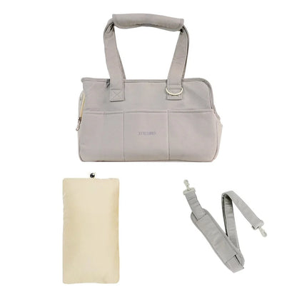 sac de transport doux et moelleux de couleur gris avec accessoires. image produit Boutiquechien