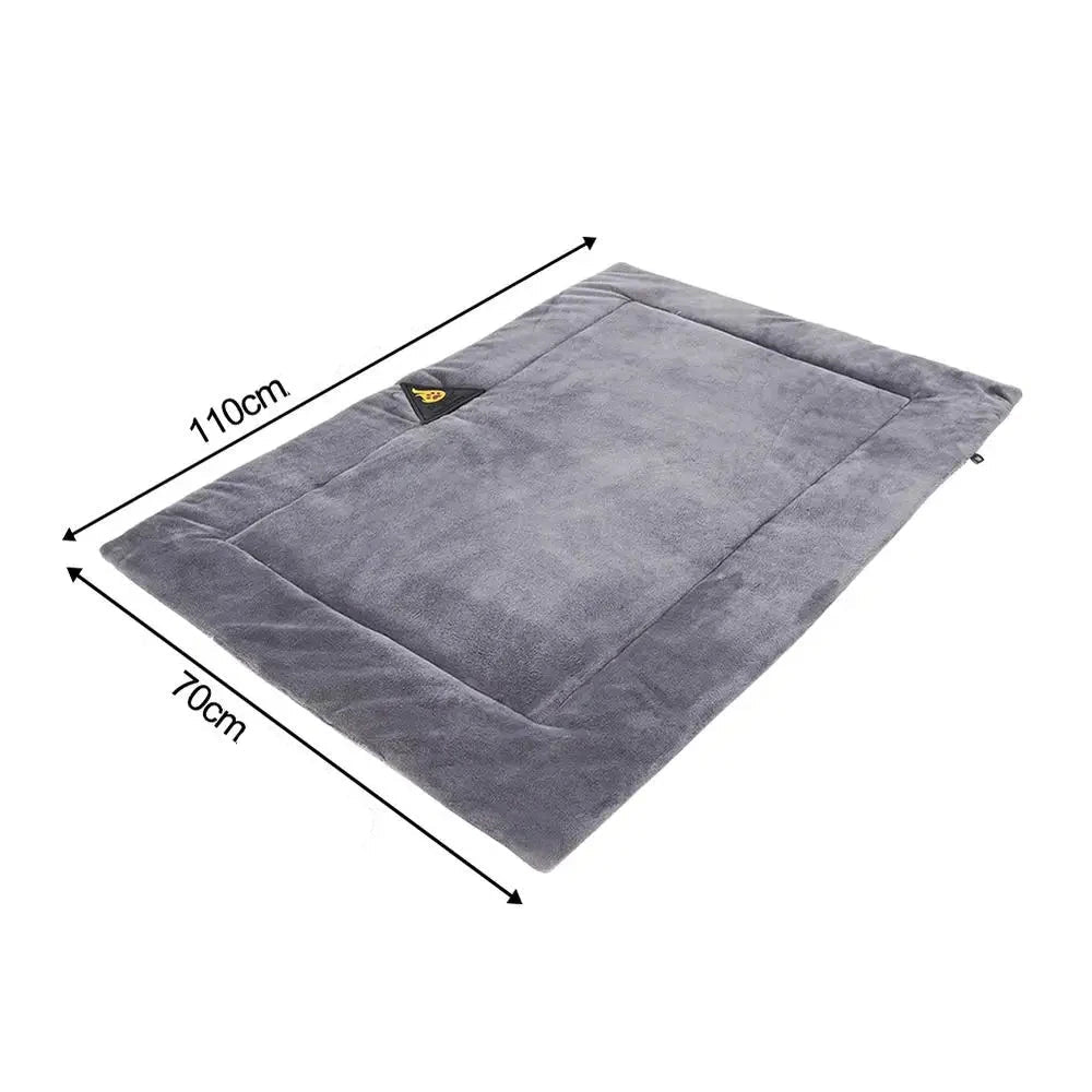 Tapis chien de couleur gris auto chauffant pour les grands chiens. Le tapis est auto chauffant avec une taille de 110 cm à 70Cm. Image produit Boutiquechien